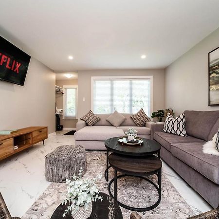 Park Life Escape-King Beds-Sleeps 10-Pet Friendly Apartment Edmonton Bagian luar foto