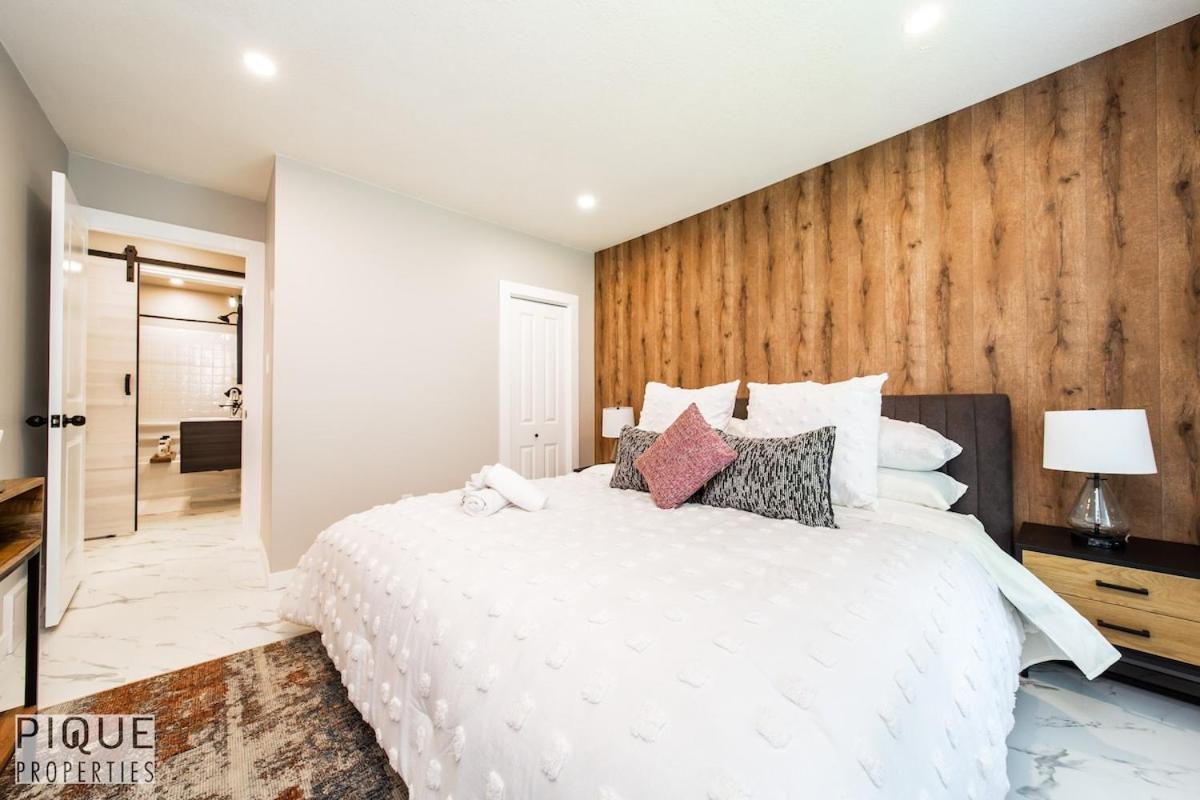 Park Life Escape-King Beds-Sleeps 10-Pet Friendly Apartment Edmonton Bagian luar foto